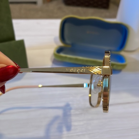 Authentic Gucci sunglasses - Picture 7 of 9